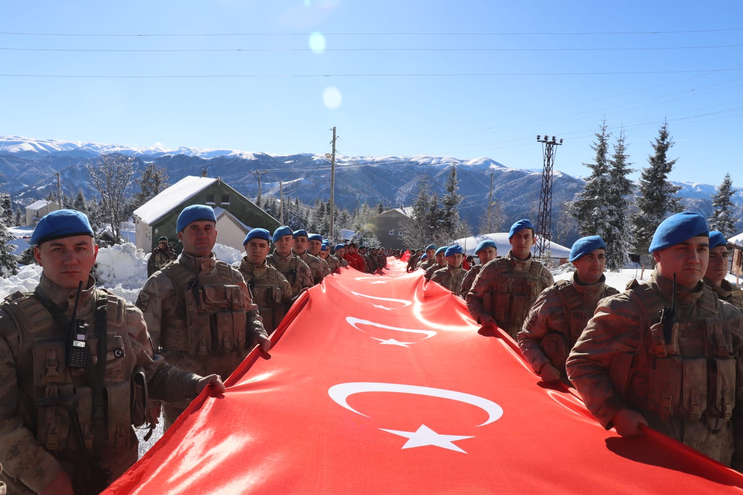 Trabzon L Jandarma Komutanl Sar Kam Ehitlerini Anma Y R Y